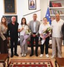 Ministri Blerim Gashani pret kampionen Donjeta Sadiku pas suksesit në Taranto 2026