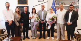 Ministri Blerim Gashani pret kampionen Donjeta Sadiku pas suksesit në Taranto 2026